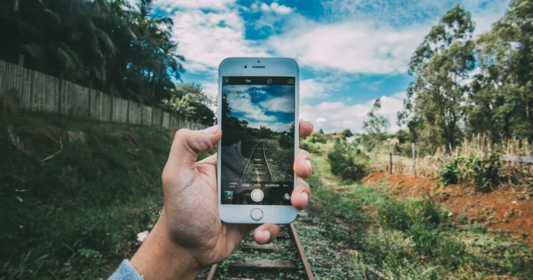 iPhone Photography – How to Take Pro Photos On Your iPhone by Dale McManus